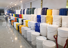 日本操逼操操操吉安容器一楼涂料桶、机油桶展区